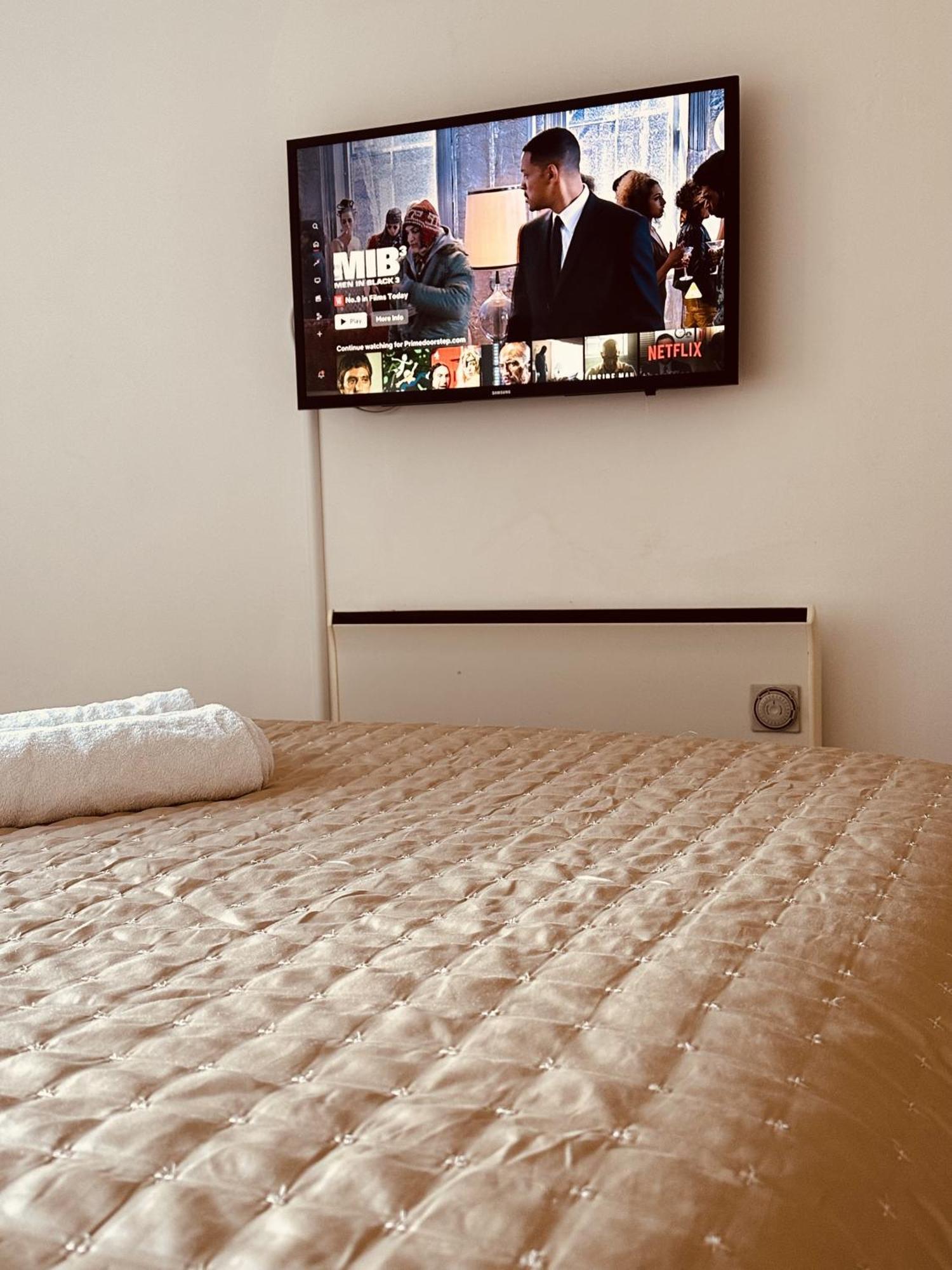 Deluxe City Apt, Beautiful River View,Free Parking No Balcony Leeds  Eksteriør bilde